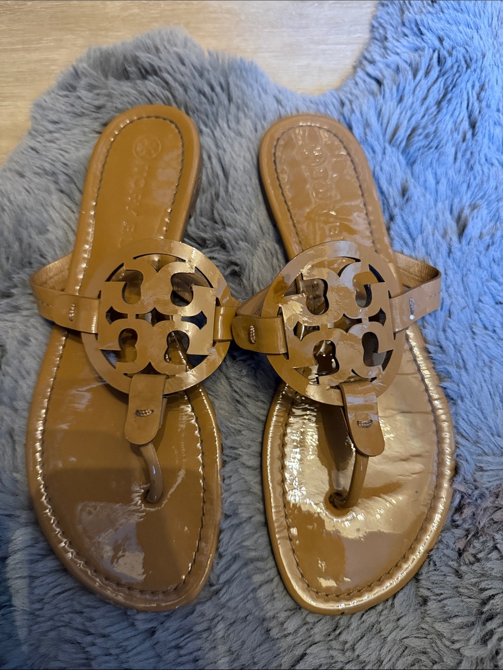 Tory Burch Patent Leather Bronze-Tan Logo Thong Sandals